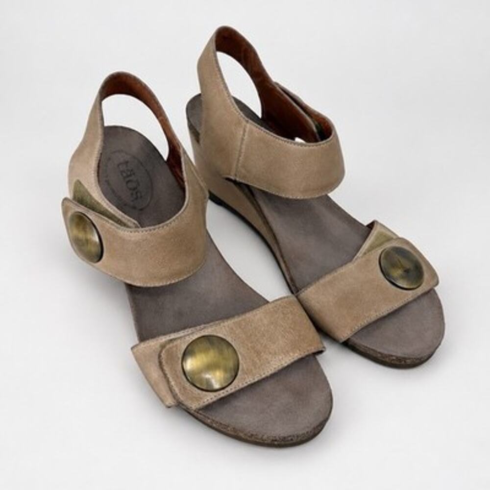 Taos Womens Size 40 US 9 Carousel Wedge Sandal Tan Open Toe